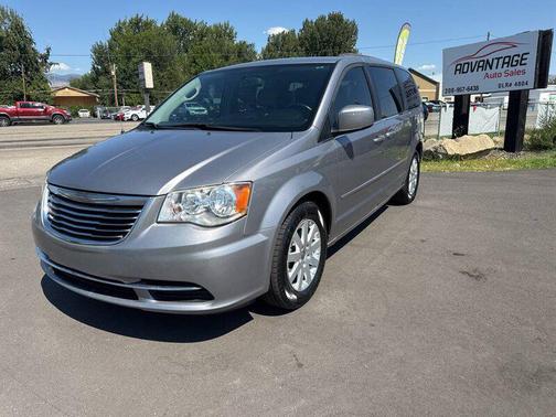 2016 Chrysler Town & Country LX
