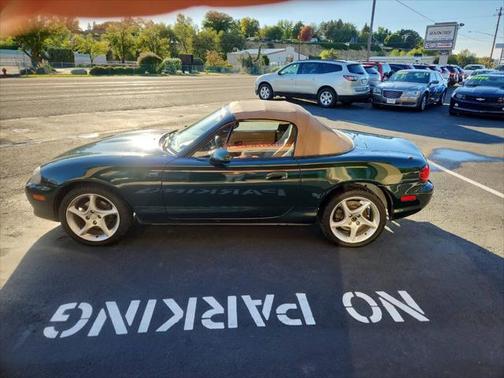 2002 Mazda MX-5 Miata LS 2dr Roadster