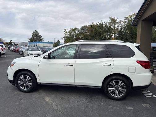 2018 Nissan Pathfinder S