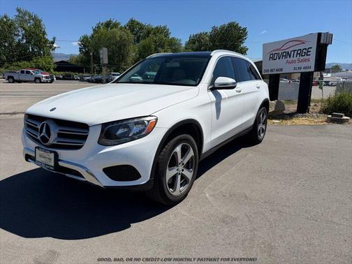 Polar White 2017 Mercedes-Benz GLC 300 4MATIC