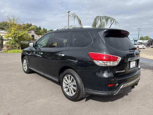 2016 Nissan Pathfinder SV