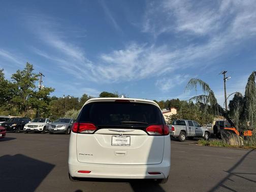2017 Chrysler Pacifica LX