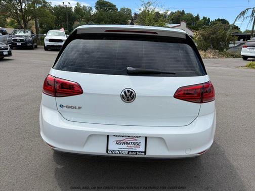 Pure White 2016 Volkswagen e-Golf SE
