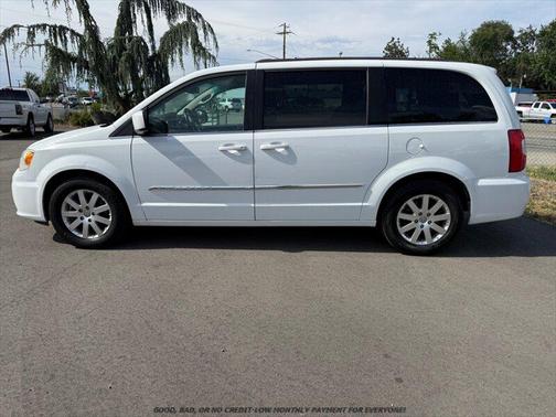 Bright White Clearcoat 2014 Chrysler Town & Country Touring