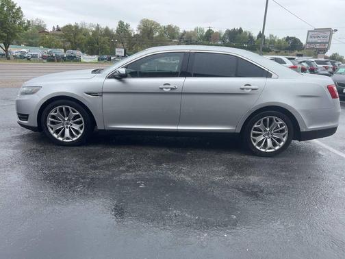 2017 Ford Taurus Limited 4dr Sedan