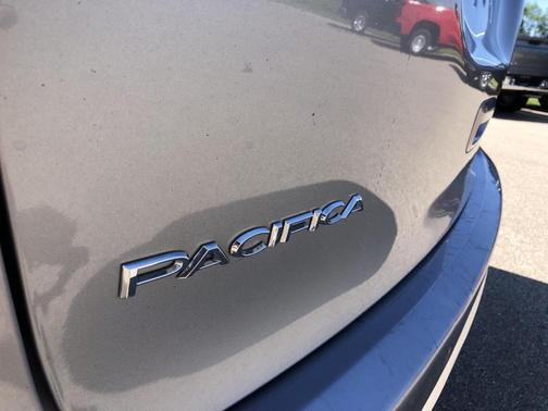 2018 Chrysler Pacifica Touring-L Plus