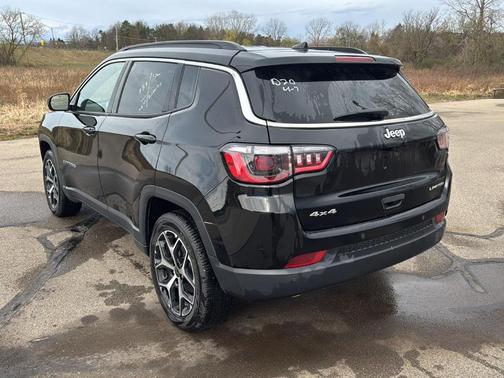 Diamond Black 2025 Jeep Compass Limited