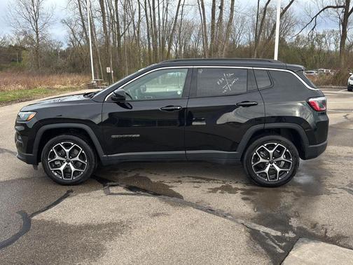 Diamond Black 2025 Jeep Compass Limited