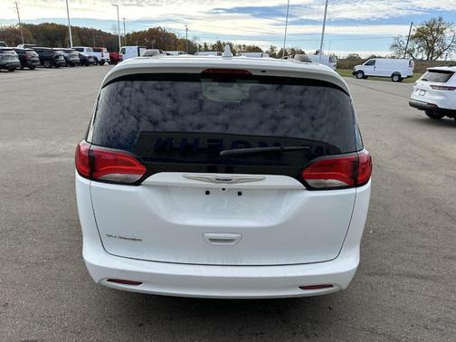 2020 Chrysler Voyager LXI