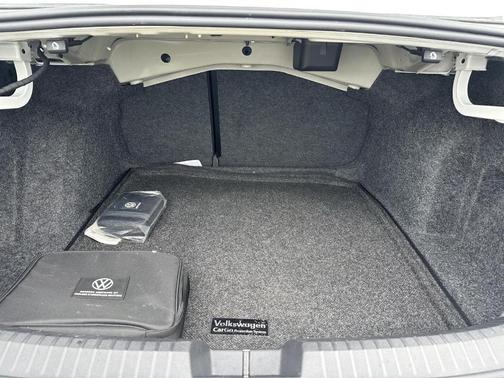 Pure White 2025 Volkswagen Jetta 1.5T Sport