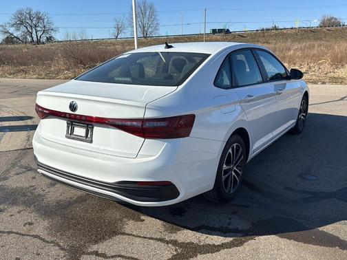 Pure White 2025 Volkswagen Jetta 1.5T Sport