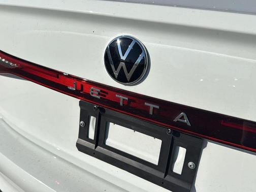 Pure White 2025 Volkswagen Jetta 1.5T Sport
