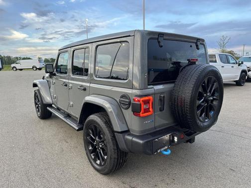 Sting Gray Clearcoat 2023 Jeep Wrangler 4xe Sahara
