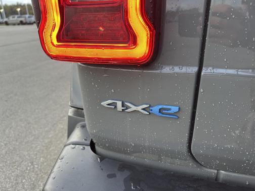 Sting Gray Clearcoat 2023 Jeep Wrangler 4xe Sahara