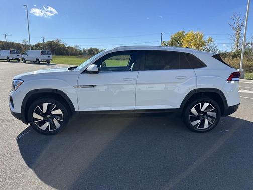 2025 Volkswagen Atlas Cross Sport 2.0T SE w/Technology