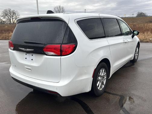 2026 Chrysler Voyager LX