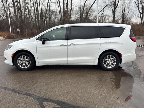 2026 Chrysler Voyager LX