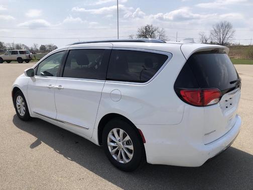 2018 Chrysler Pacifica Touring-L