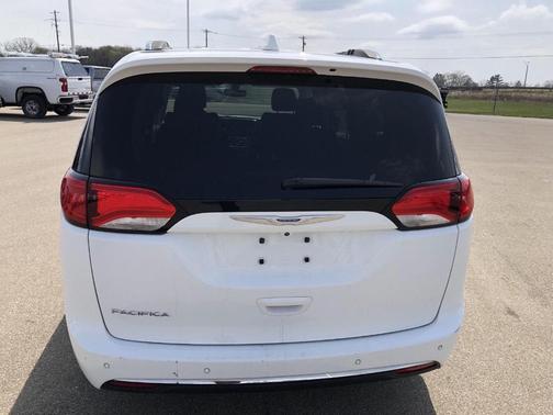 2018 Chrysler Pacifica Touring-L