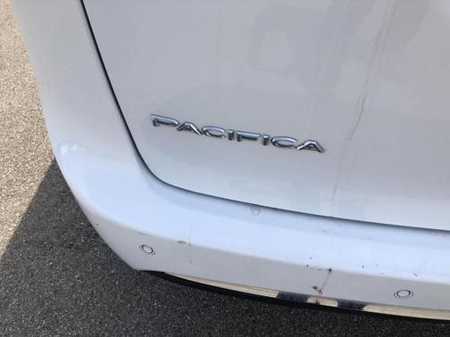 2018 Chrysler Pacifica Touring-L