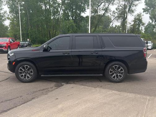 Black 2023 Chevrolet Suburban Z71