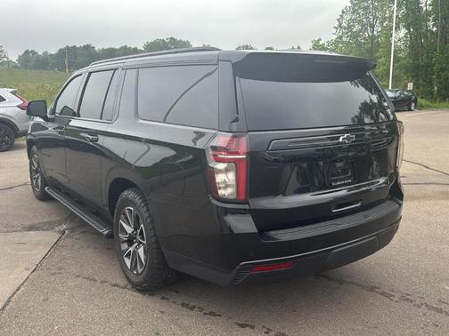 Black 2023 Chevrolet Suburban Z71
