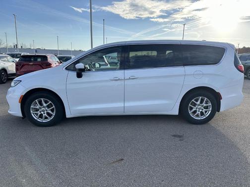 Bright White Clearcoat 2023 Chrysler Pacifica Touring-L