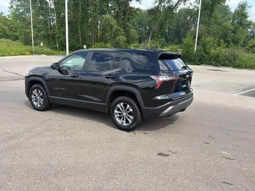 Mosaic Black Metallic 2025 Chevrolet Equinox LT