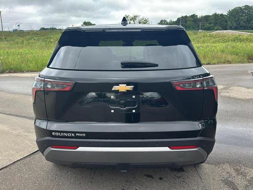Mosaic Black Metallic 2025 Chevrolet Equinox LT