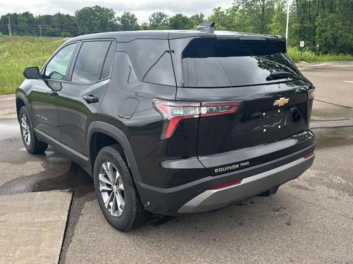 Mosaic Black Metallic 2025 Chevrolet Equinox LT