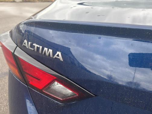 Deep Blue Pearl 2024 Nissan Altima 2.5 SR