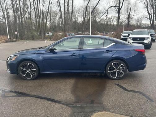 Deep Blue Pearl 2024 Nissan Altima 2.5 SR