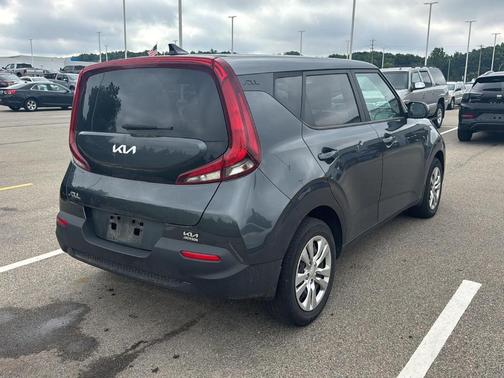 Gravity Gray 2022 Kia Soul LX