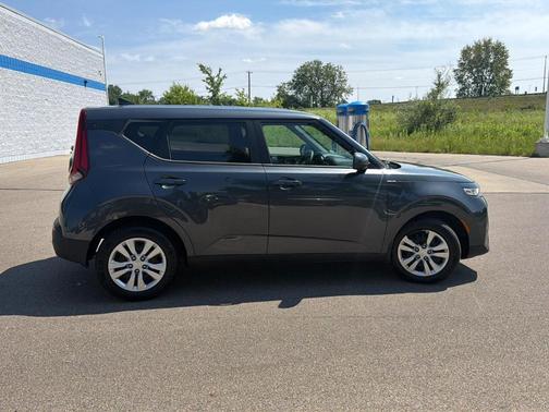 Gravity Gray 2022 Kia Soul LX