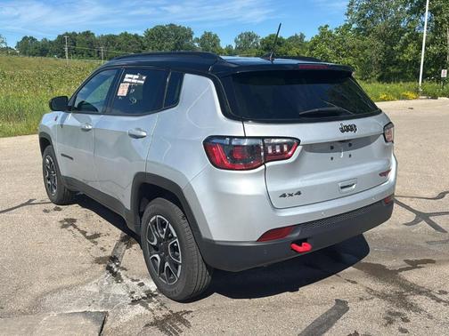 Silver Zynith 2024 Jeep Compass Trailhawk