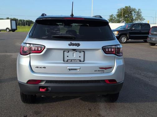 Silver Zynith 2024 Jeep Compass Trailhawk