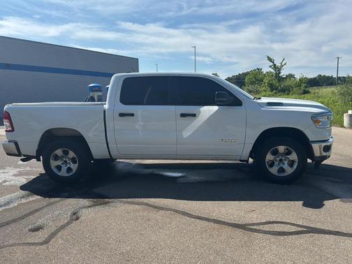 Bright White Clearcoat 2023 RAM 1500 Big Horn