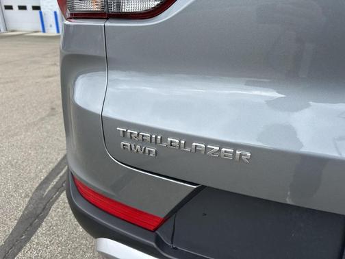 Sterling Gray Metallic 2025 Chevrolet Trailblazer LT