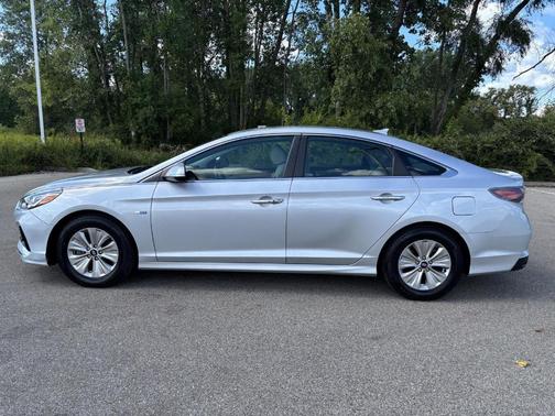 Ion Silver 2019 Hyundai SONATA Hybrid SE