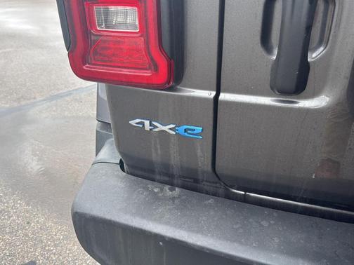 Granite Crystal Clearcoat Metallic 2023 Jeep Wrangler 4xe Sahara