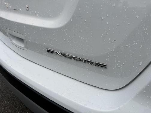 Summit White 2018 Buick Encore Preferred II