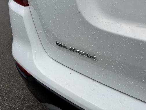 Summit White 2018 Buick Encore Preferred II