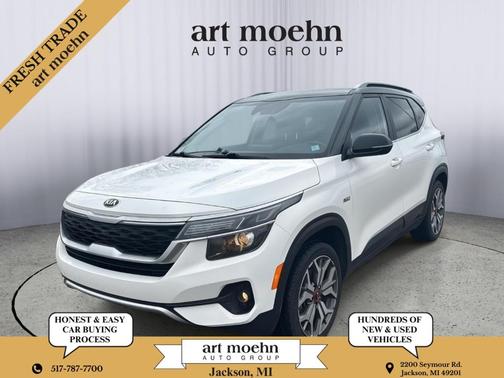 Clear White / Black Roof 2021 Kia Seltos S