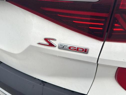 Clear White / Black Roof 2021 Kia Seltos S