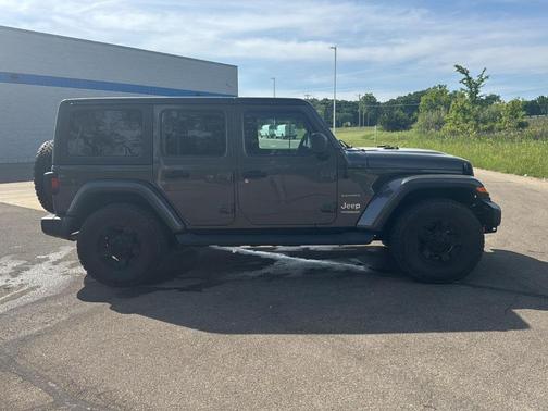 Granite Crystal Metallic 2018 Jeep Wrangler Unlimited Sahara