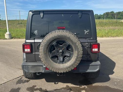 Granite Crystal Metallic 2018 Jeep Wrangler Unlimited Sahara