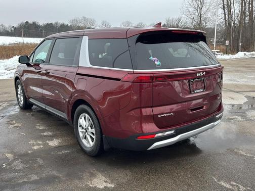 2023 Kia Carnival LX