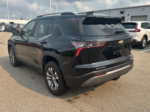 Mosaic Black Metallic 2025 Chevrolet Equinox LT