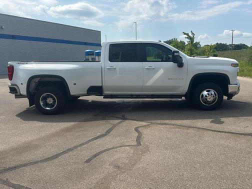 Summit White 2024 Chevrolet Silverado 3500 LT