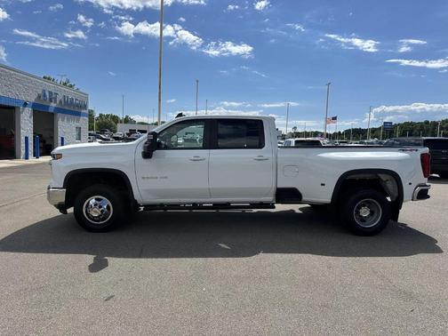 Summit White 2024 Chevrolet Silverado 3500 LT